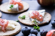 5 Quick and Easy Blue Cheese Snacks