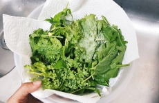 8 Kitchen Tricks With Paper Towels