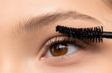 How To Apply Your Mascara Like A Pro