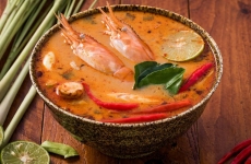Easy Tom Yum Spicy Chicken and Vegetable Soup